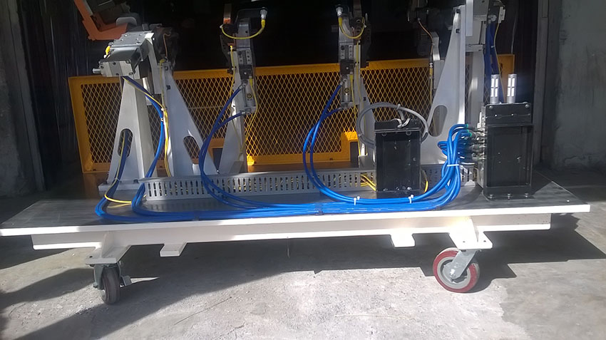 Automatic welding fixture